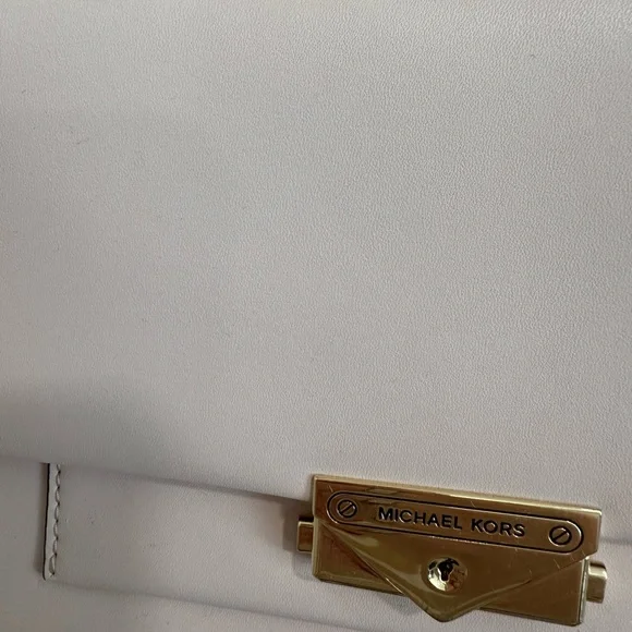 Michael Kors Light Pink Crossbody Bag with Gold Chain - Picture 4 of 4